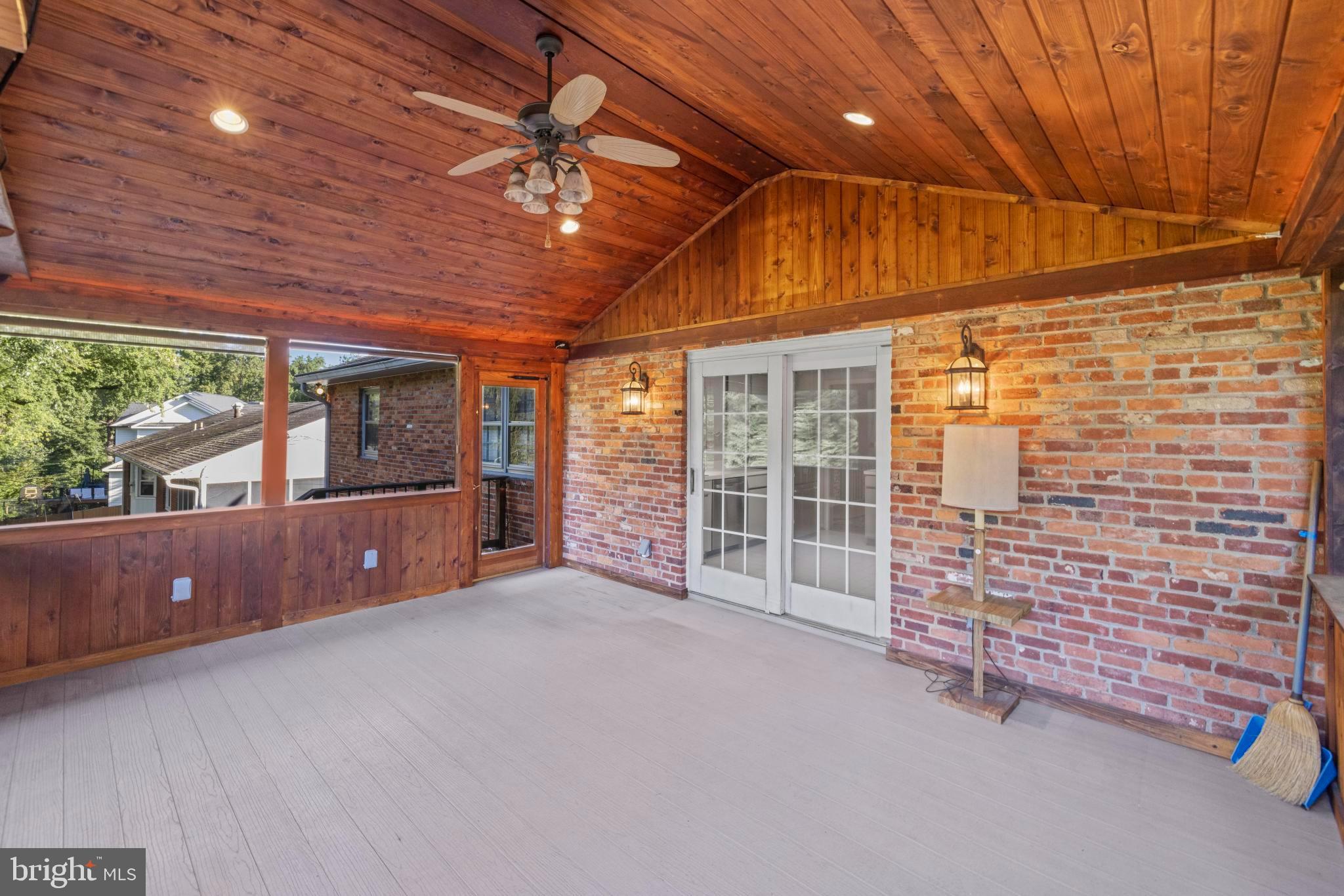 GOLF CLUB MANOR - Residential