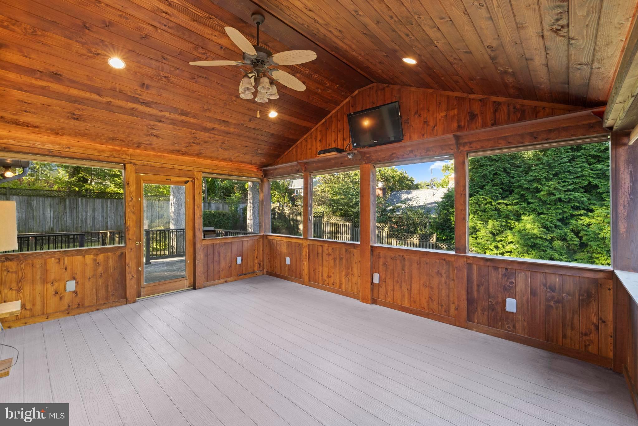 GOLF CLUB MANOR - Residential