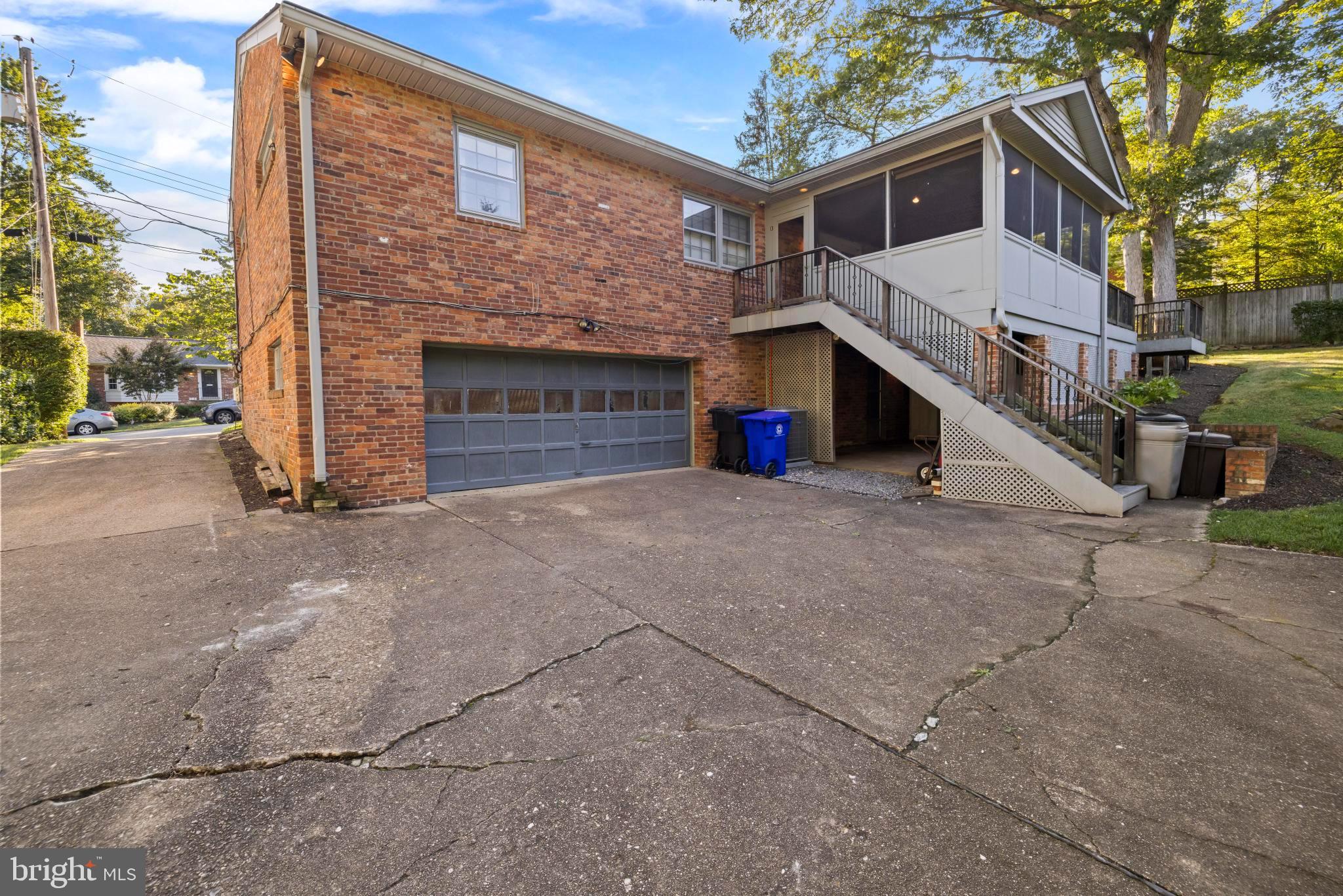 GOLF CLUB MANOR - Residential