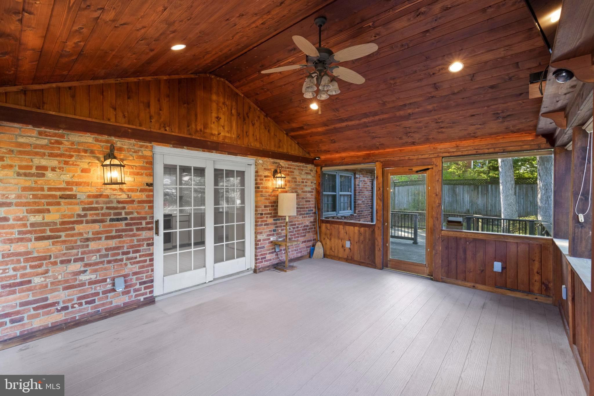 GOLF CLUB MANOR - Residential