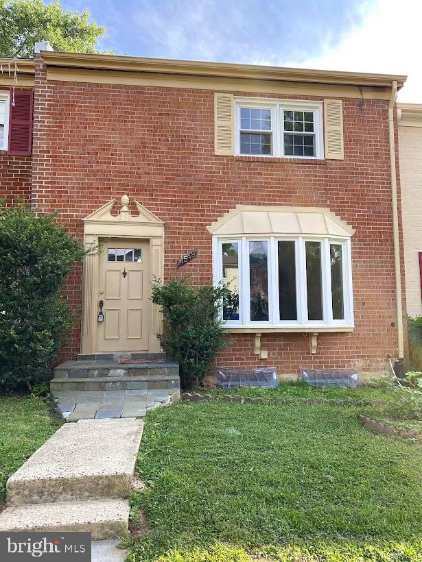 3BR/3.5 BA bright & shiny townhouse in a great location! Remodeled kitchen with newer stainless steel appliances, granite counter top. Includes Washer & Dryer. Nice, Open & Updated basement with walkout to patio. Great location! Minutes to I-495, I-395, and major routes, and surrounded with businesses. 2 assigned parking spots. MUST SEE!
