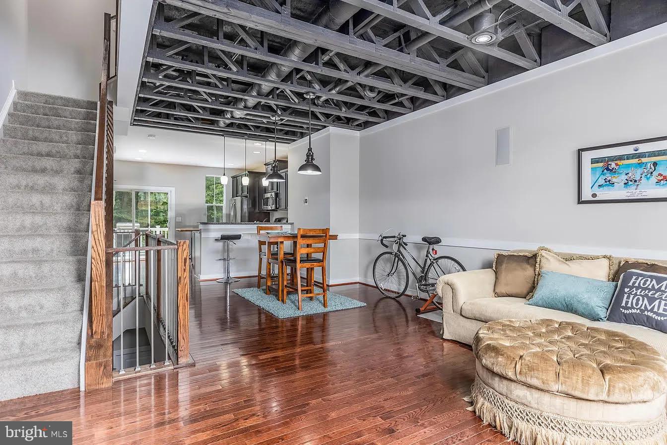 WOODSTREAM - Residential Lease