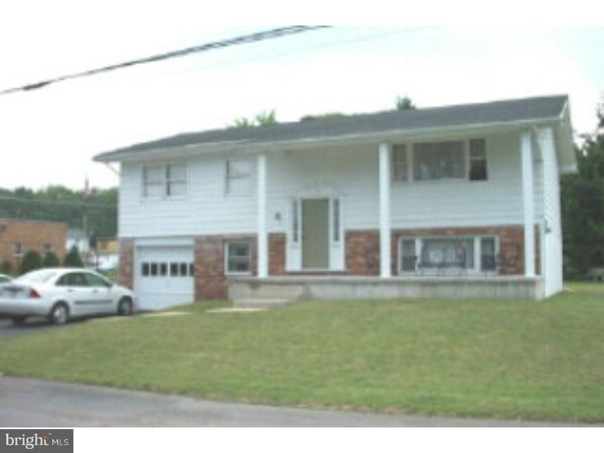 CORNER, SINGLE, BI-LEVEL HOME W/ ATTACHED ONE CAR GARAGE. HARDWOOD FLRS UNDER AREA RUG THRU-OUT HOME UNFINISHED BASEMENT. LAUNDRY  IN BSMT. LARGE, LEVEL LOT W/ MATURE LANDSCAPED GROUNDS. IDEAL LOCATION. Mailing Address Continued: FRACKVILLE