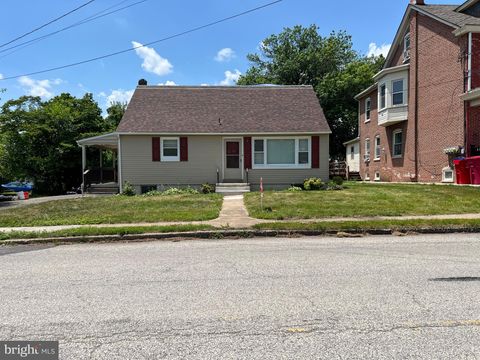 Homes For Sale - 220 Glasgow Street<br/> POTTSTOWN, PA 19464