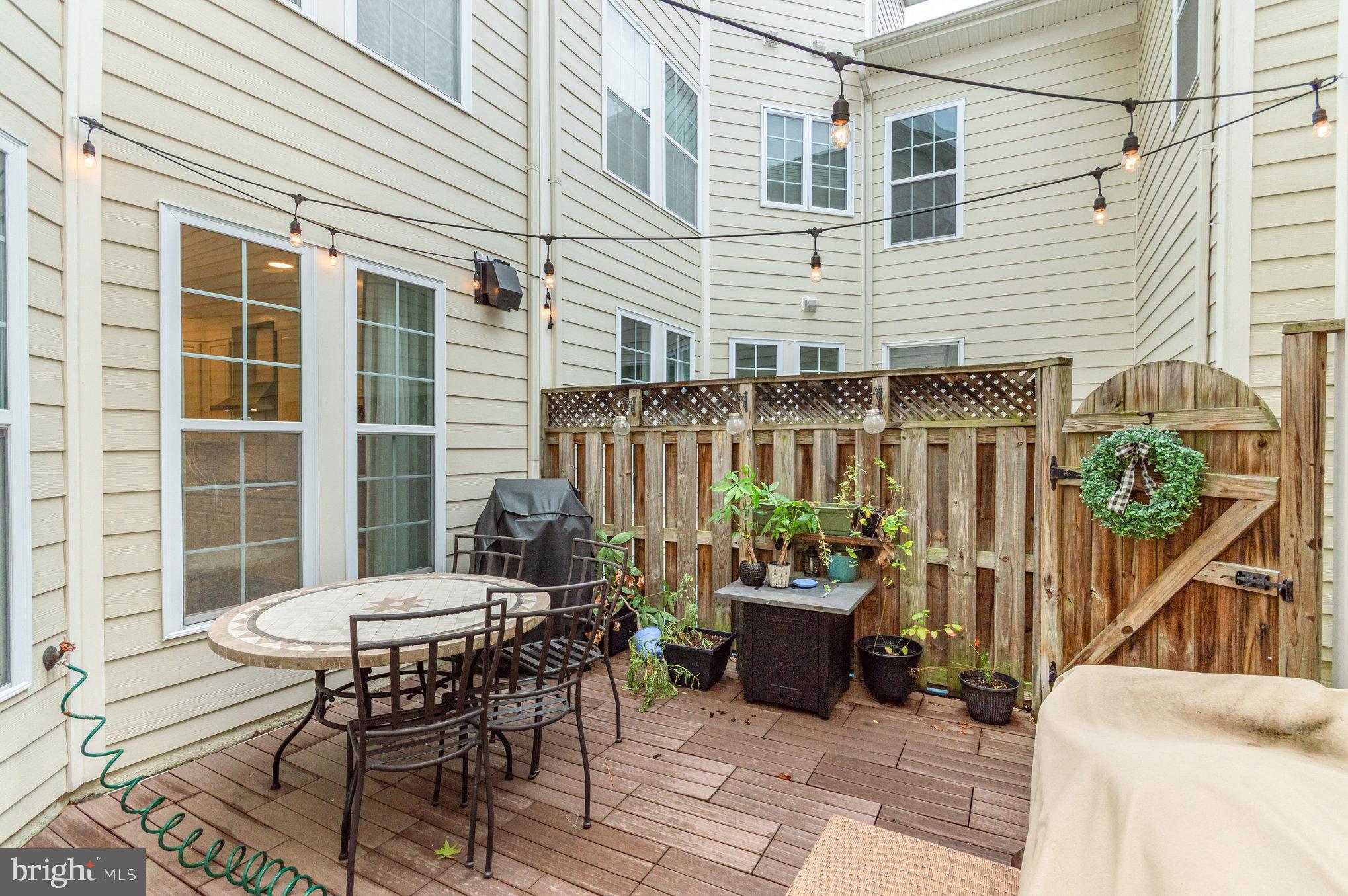 LANSDOWNE TOWN CENTER - Residential