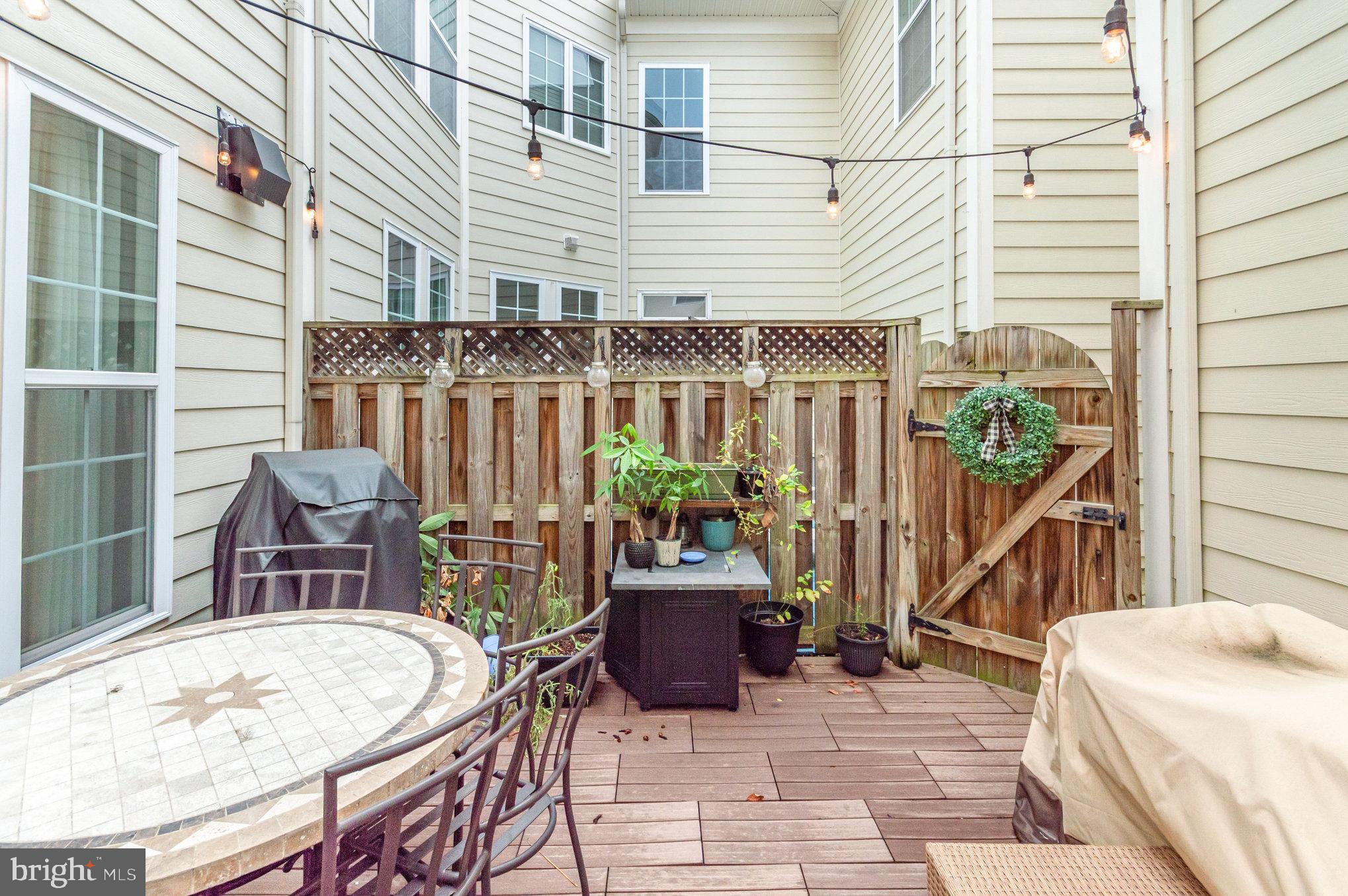 LANSDOWNE TOWN CENTER - Residential