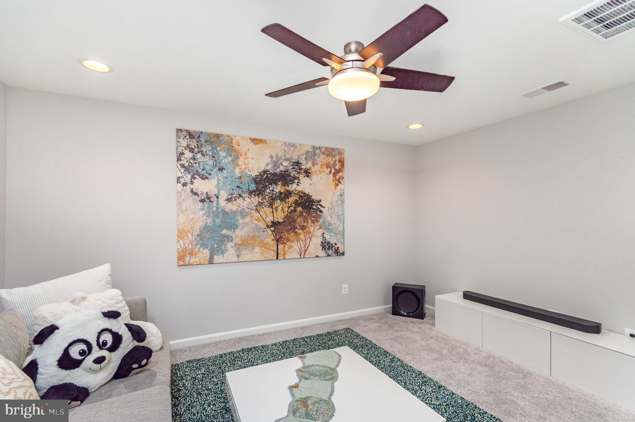 LANSDOWNE TOWN CENTER - Residential