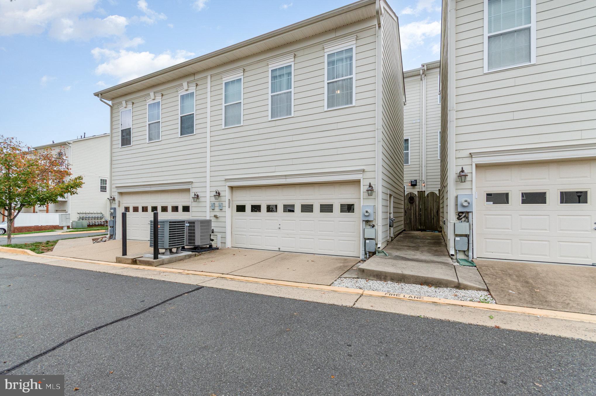 LANSDOWNE TOWN CENTER - Residential