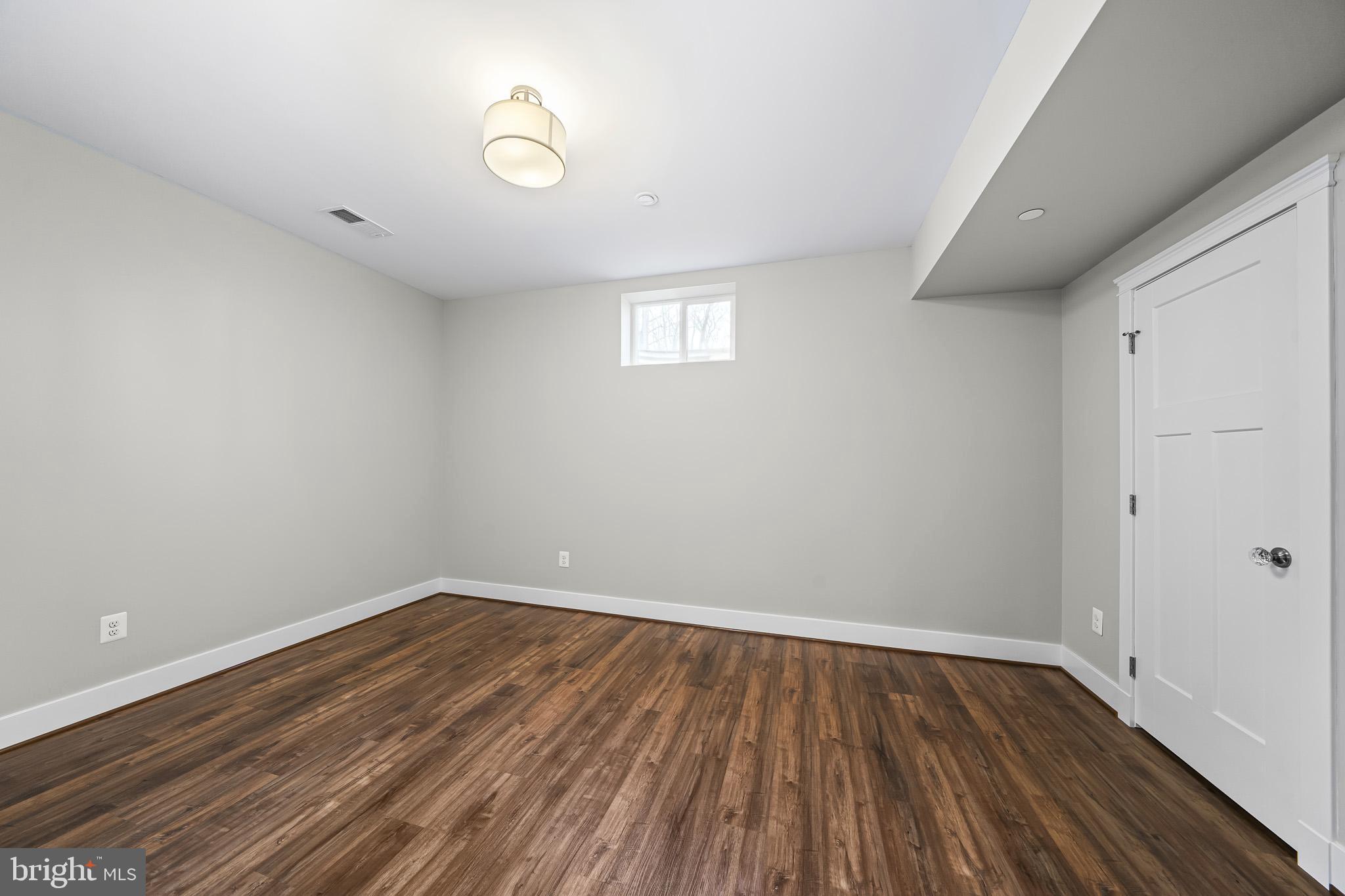 CAERNARVON WOODS - Residential