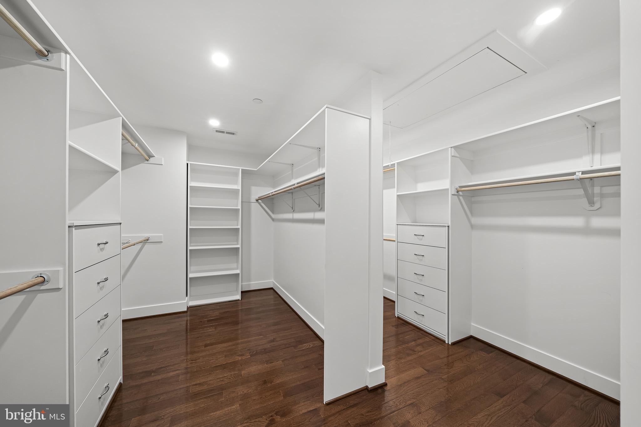 CAERNARVON WOODS - Residential