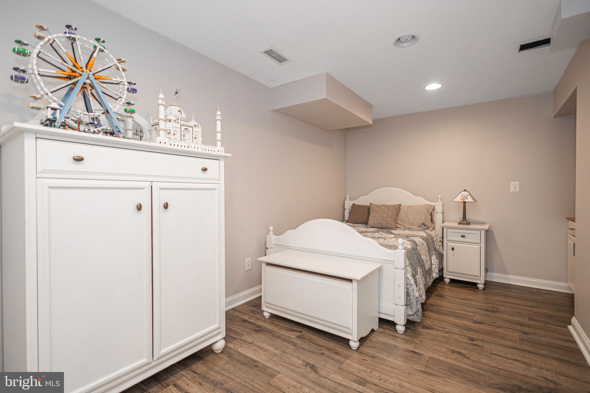 NEWTOWN MEADOWS - Residential
