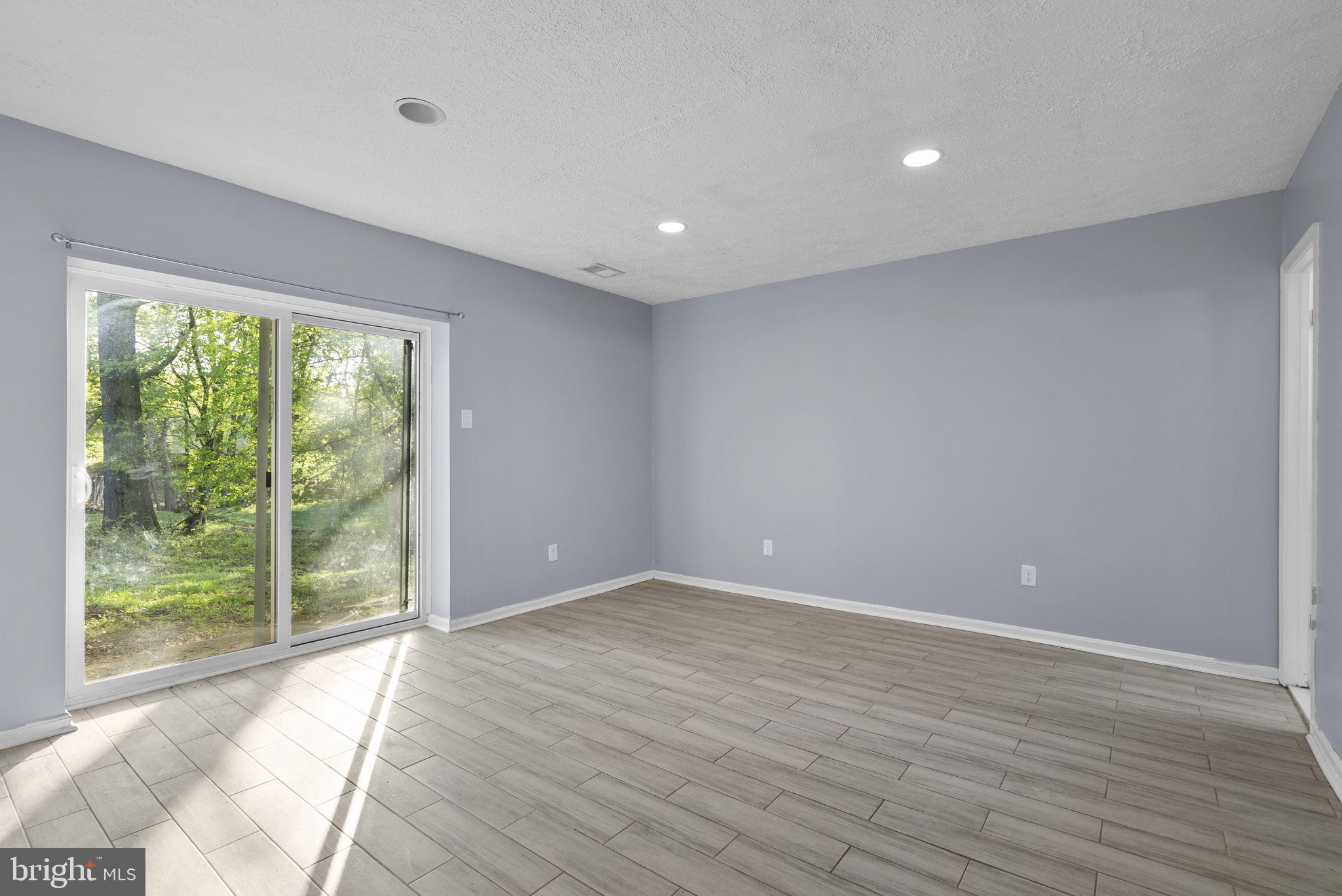 RIVER BEND - Residential