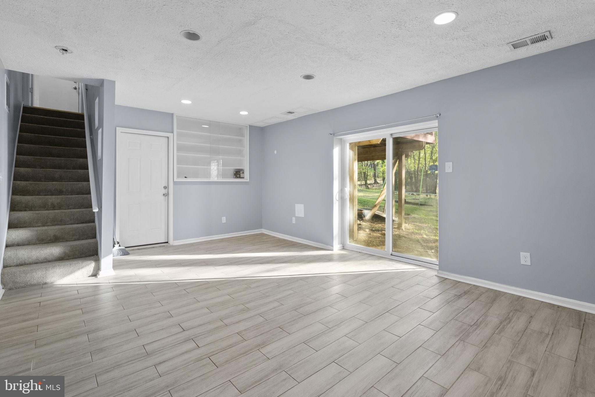 RIVER BEND - Residential