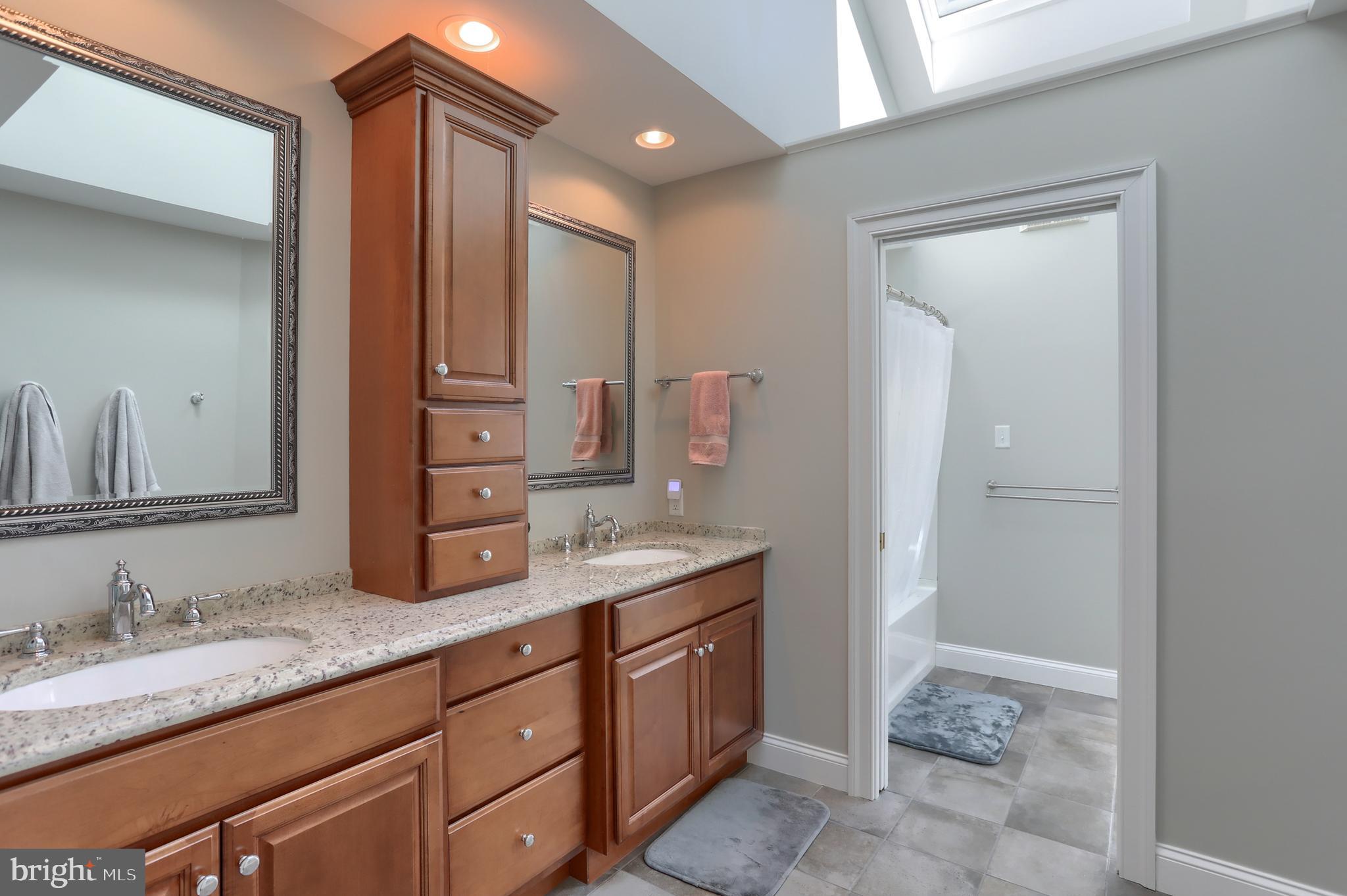 THE OAKS - Residential