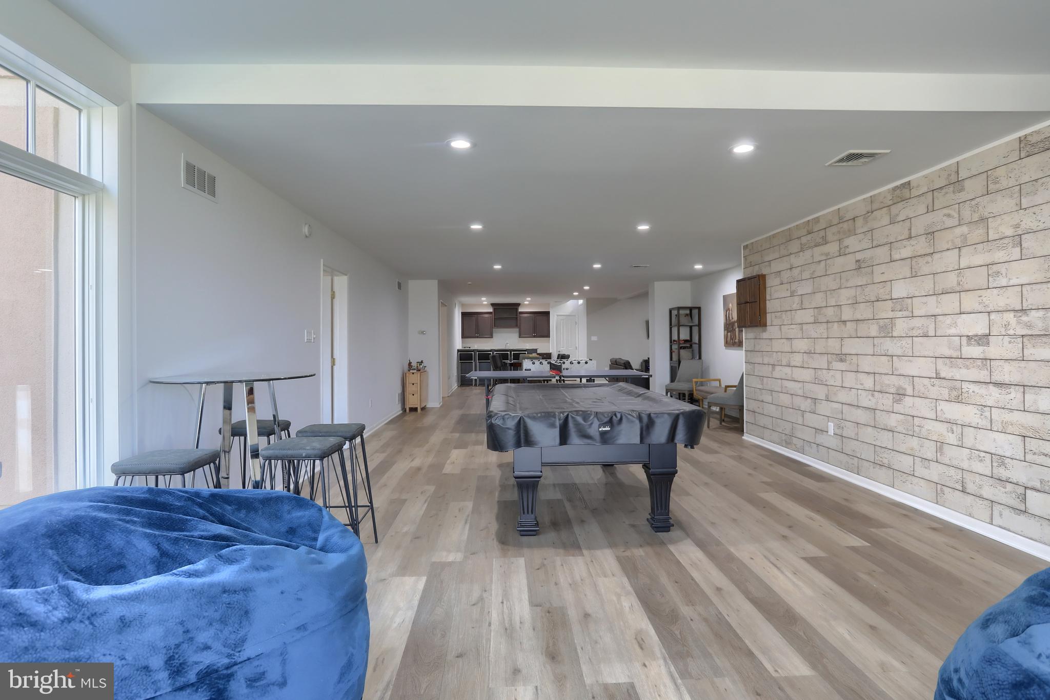 THE OAKS - Residential