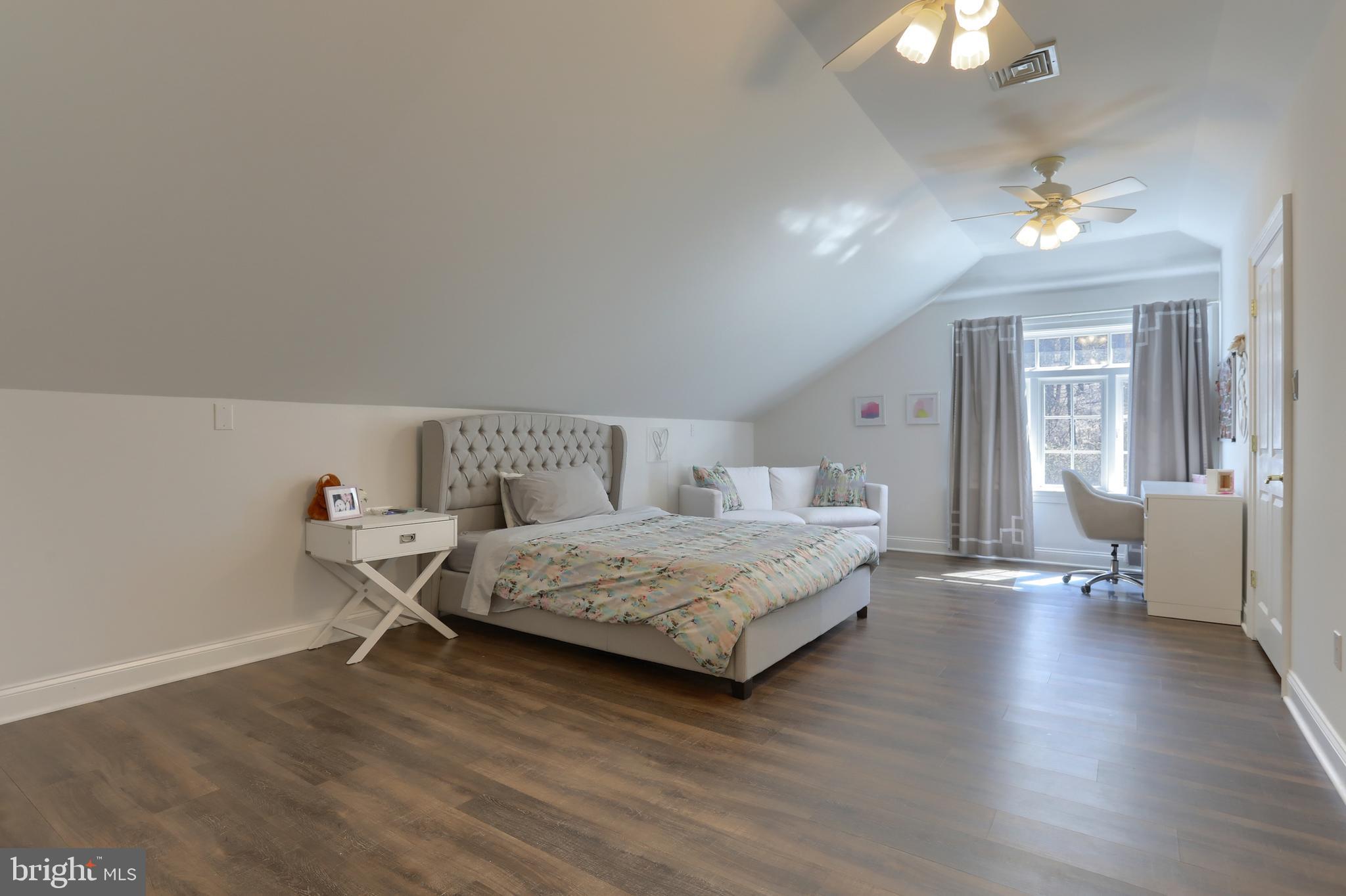 THE OAKS - Residential