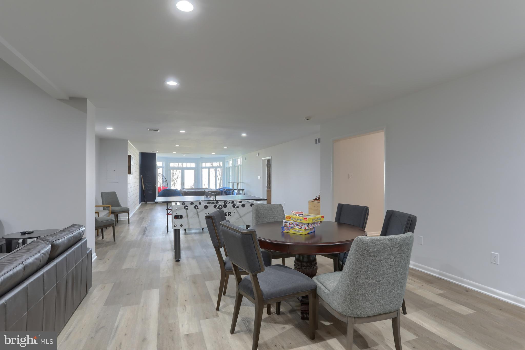 THE OAKS - Residential