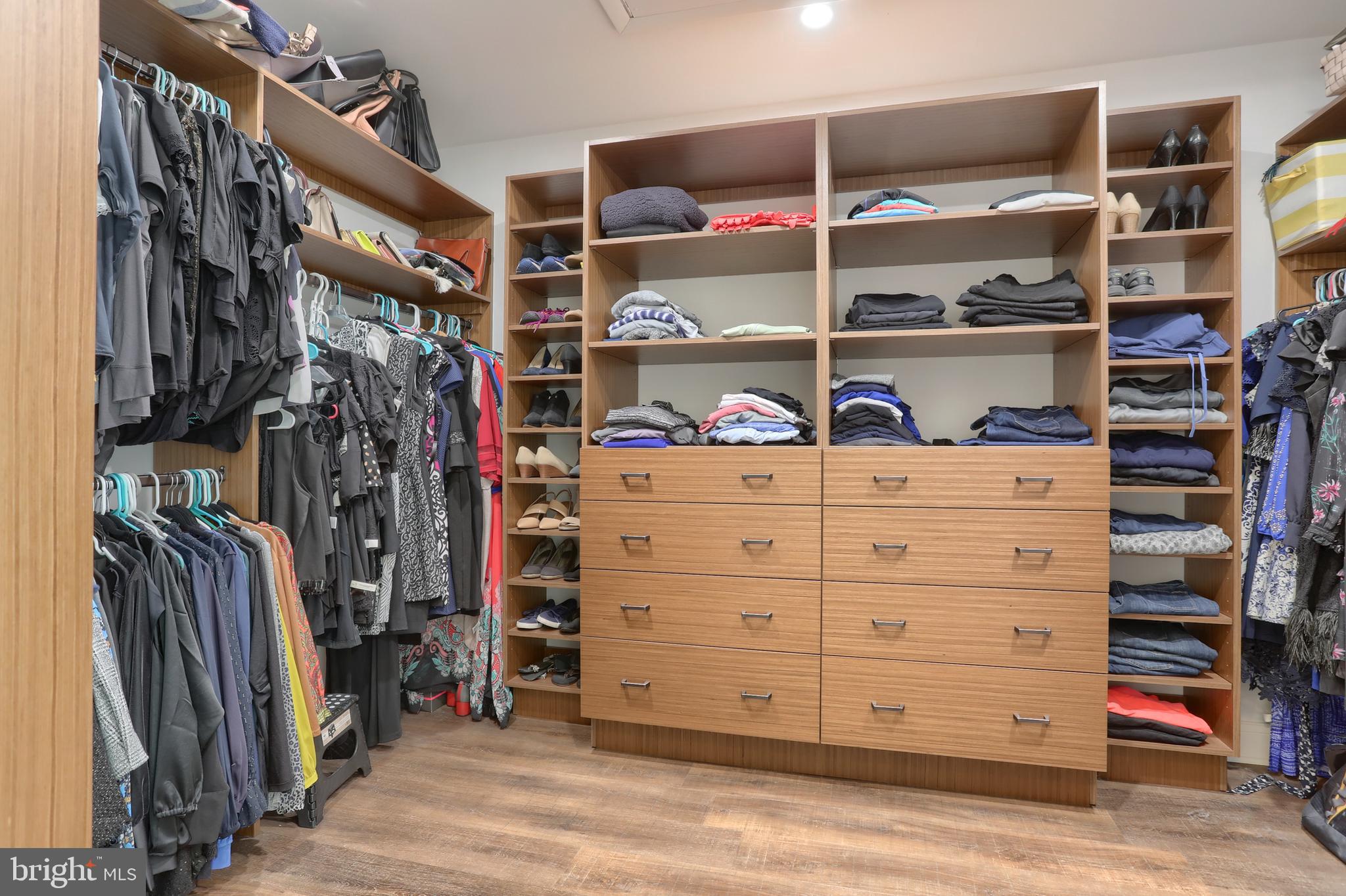 THE OAKS - Residential