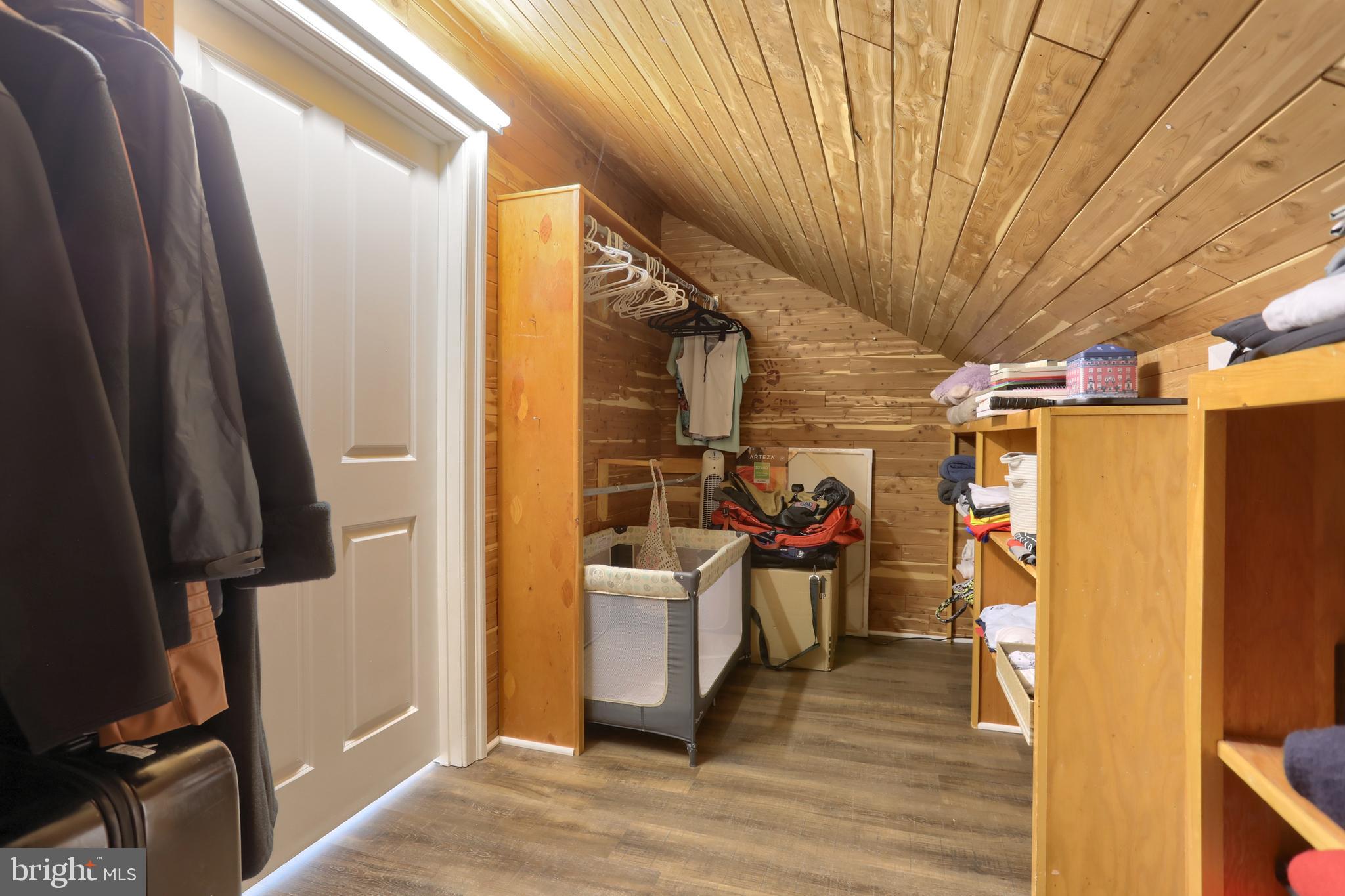 THE OAKS - Residential