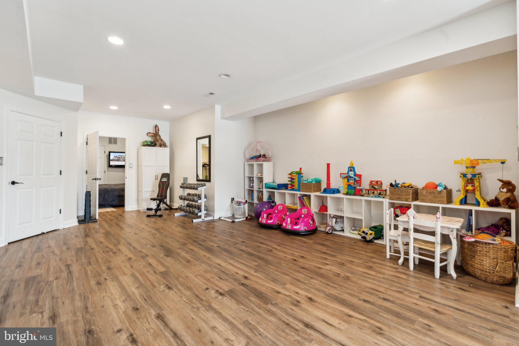 WHITEHALL FARM - Residential