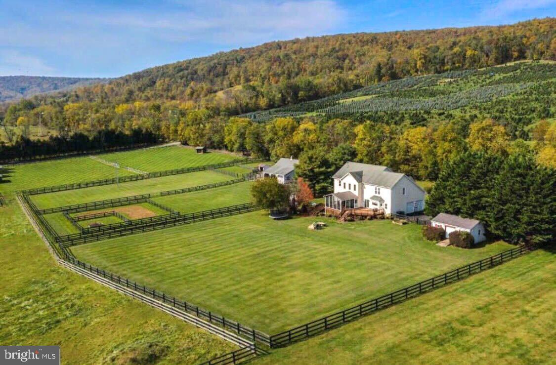 WHITEHALL FARM - Residential