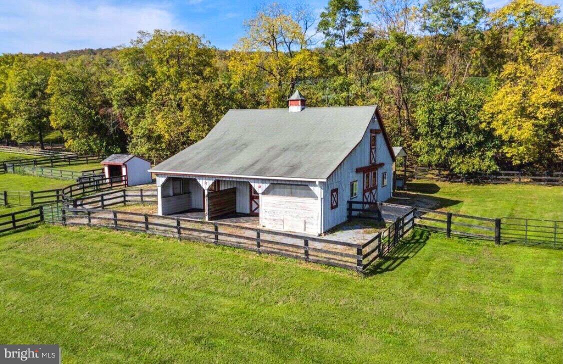 WHITEHALL FARM - Residential