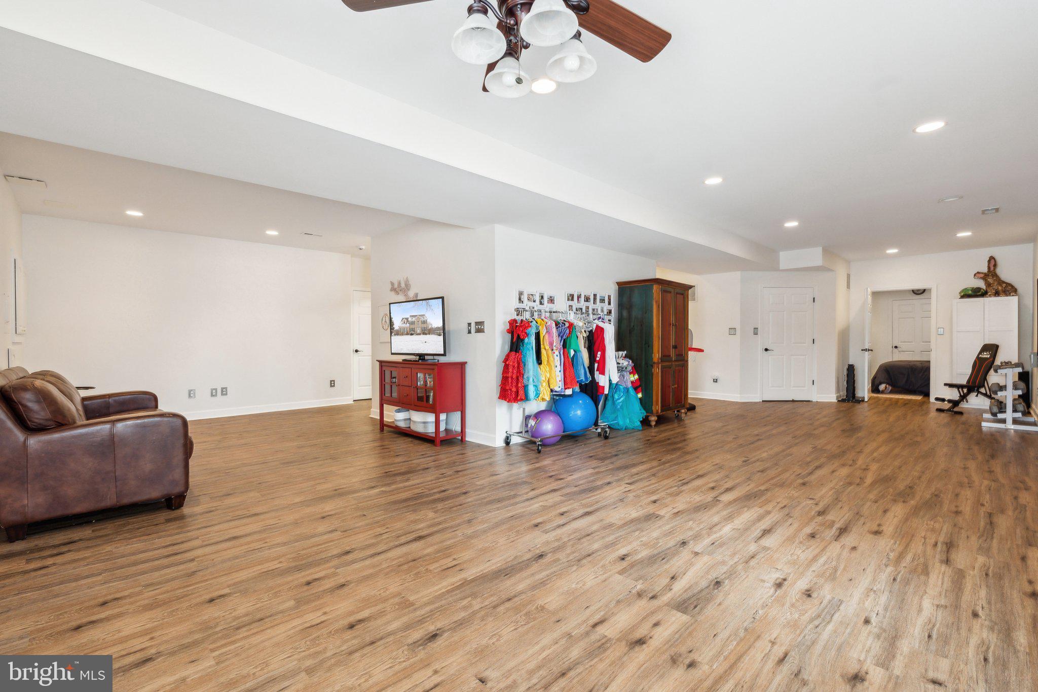 WHITEHALL FARM - Residential