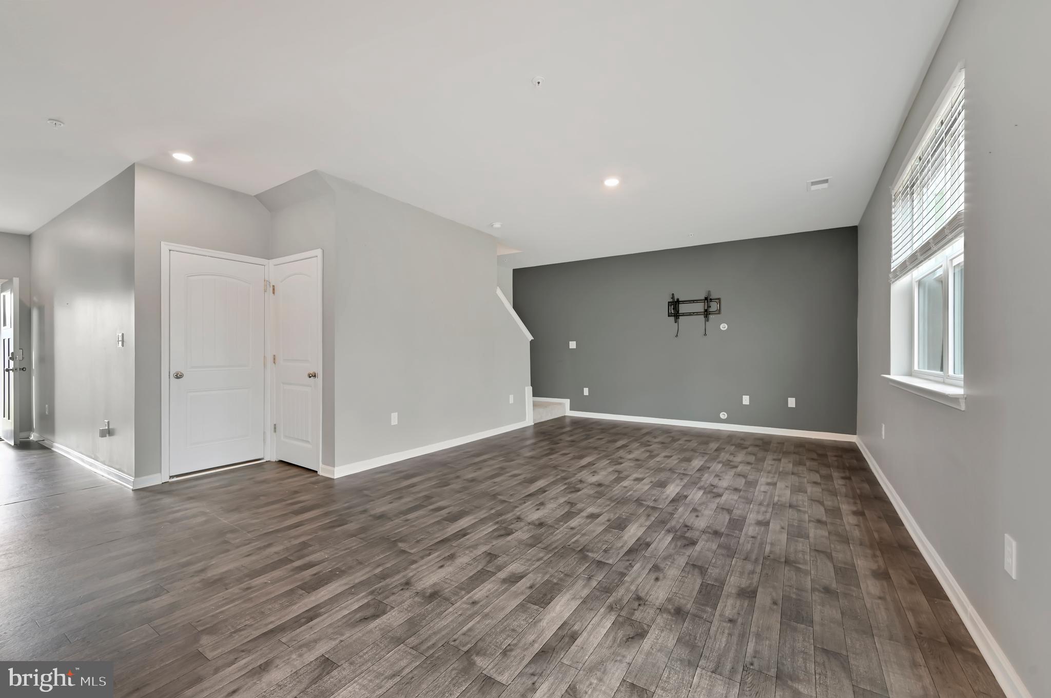 128 HUNTERS WAY