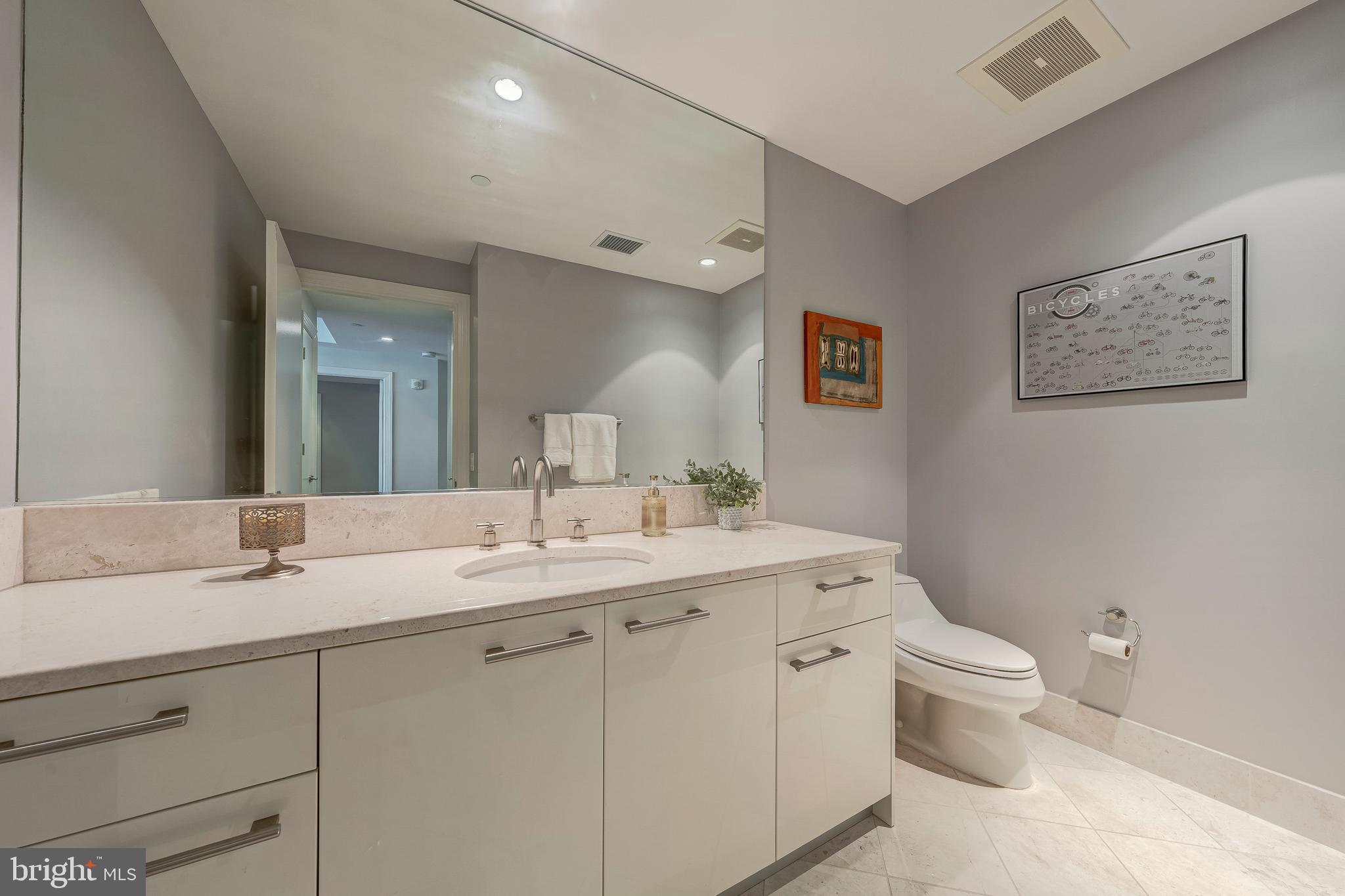 TURNBERRY TOWER - Residential