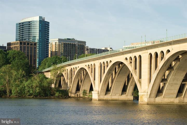 TURNBERRY TOWER - Residential