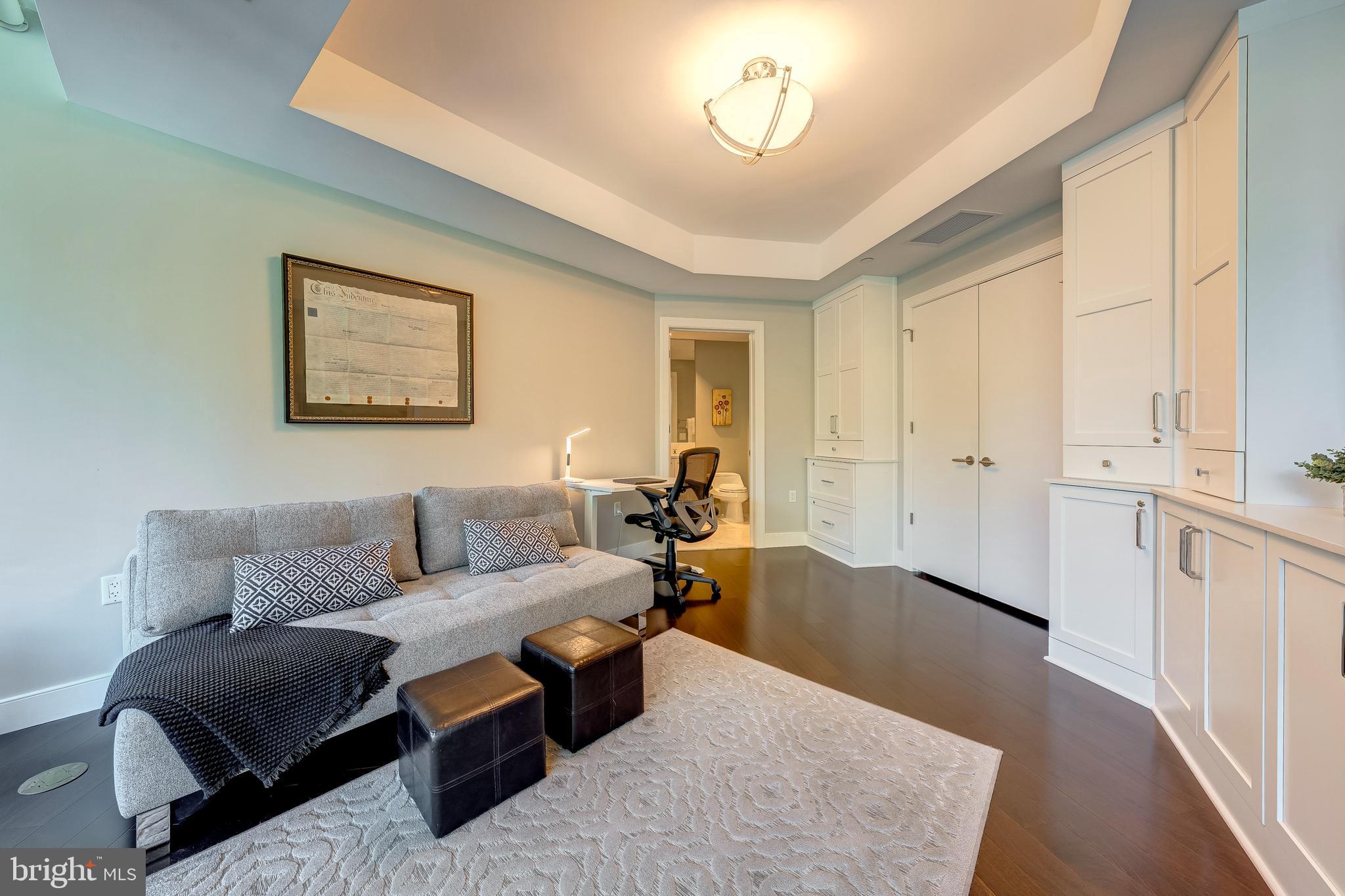 TURNBERRY TOWER - Residential