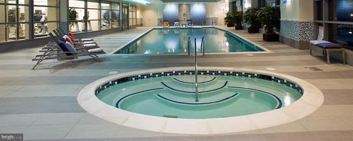 TURNBERRY TOWER - Residential