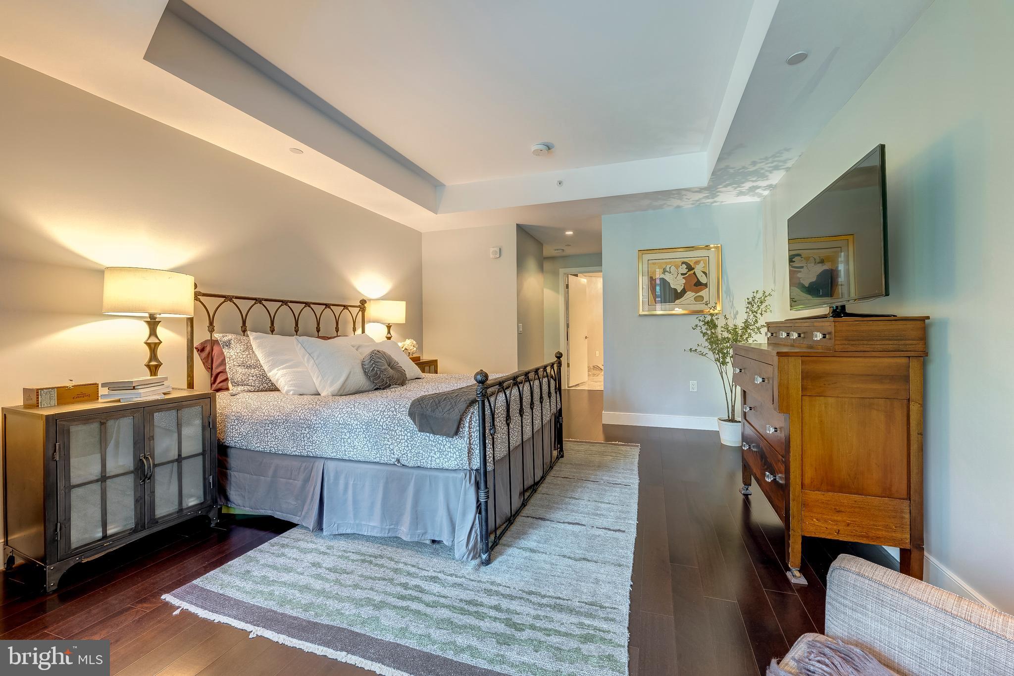 TURNBERRY TOWER - Residential