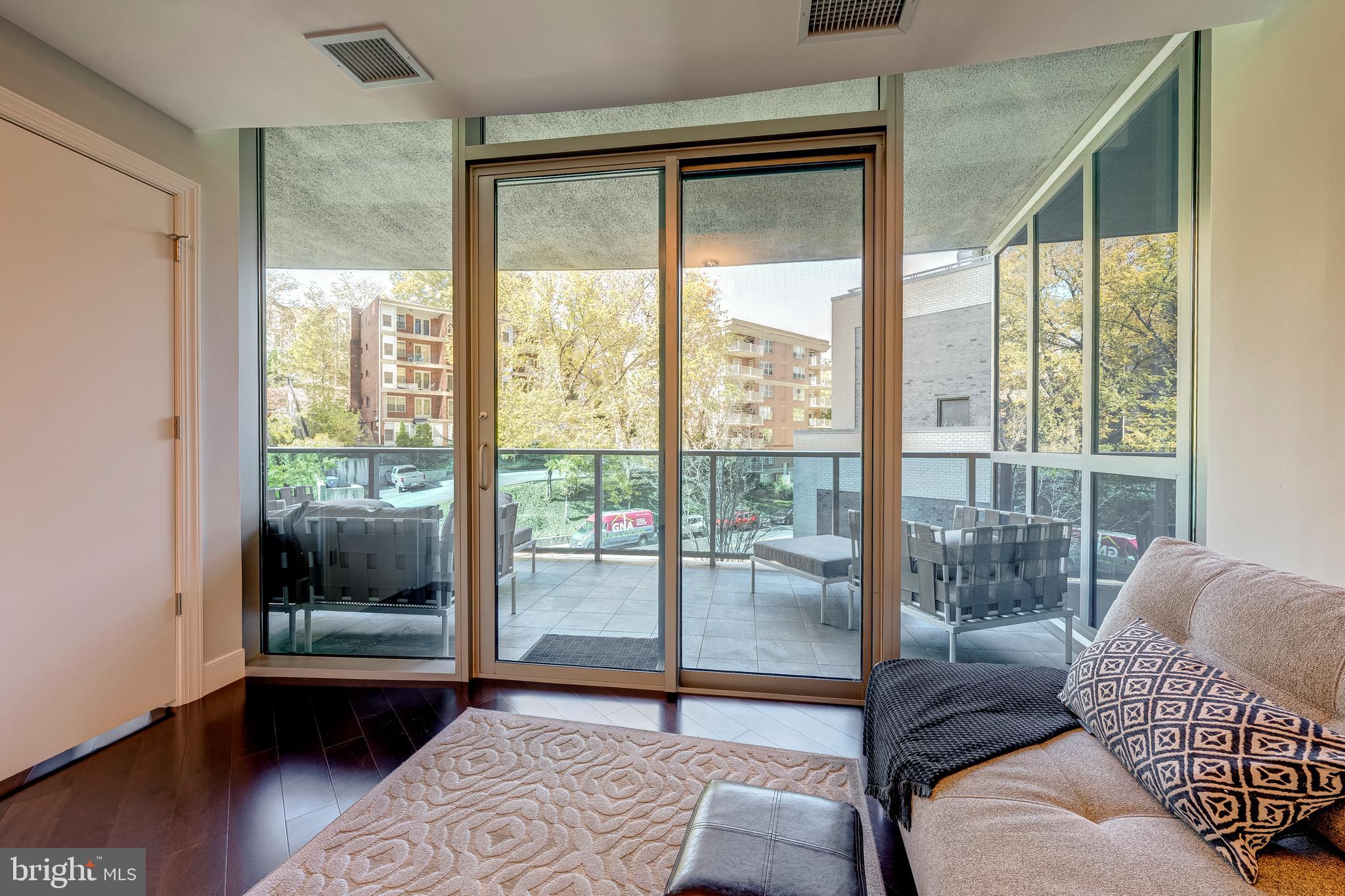 TURNBERRY TOWER - Residential