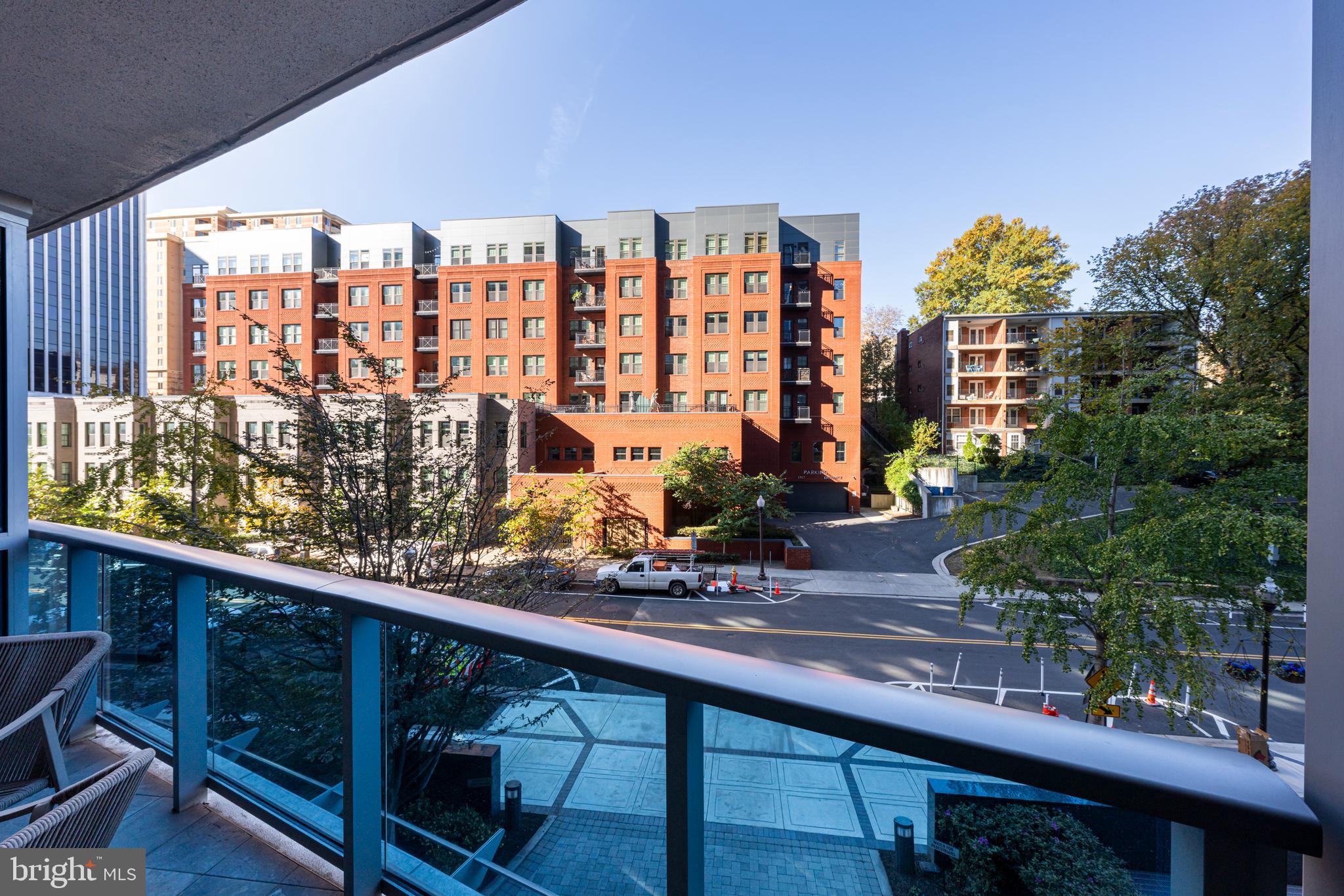 TURNBERRY TOWER - Residential