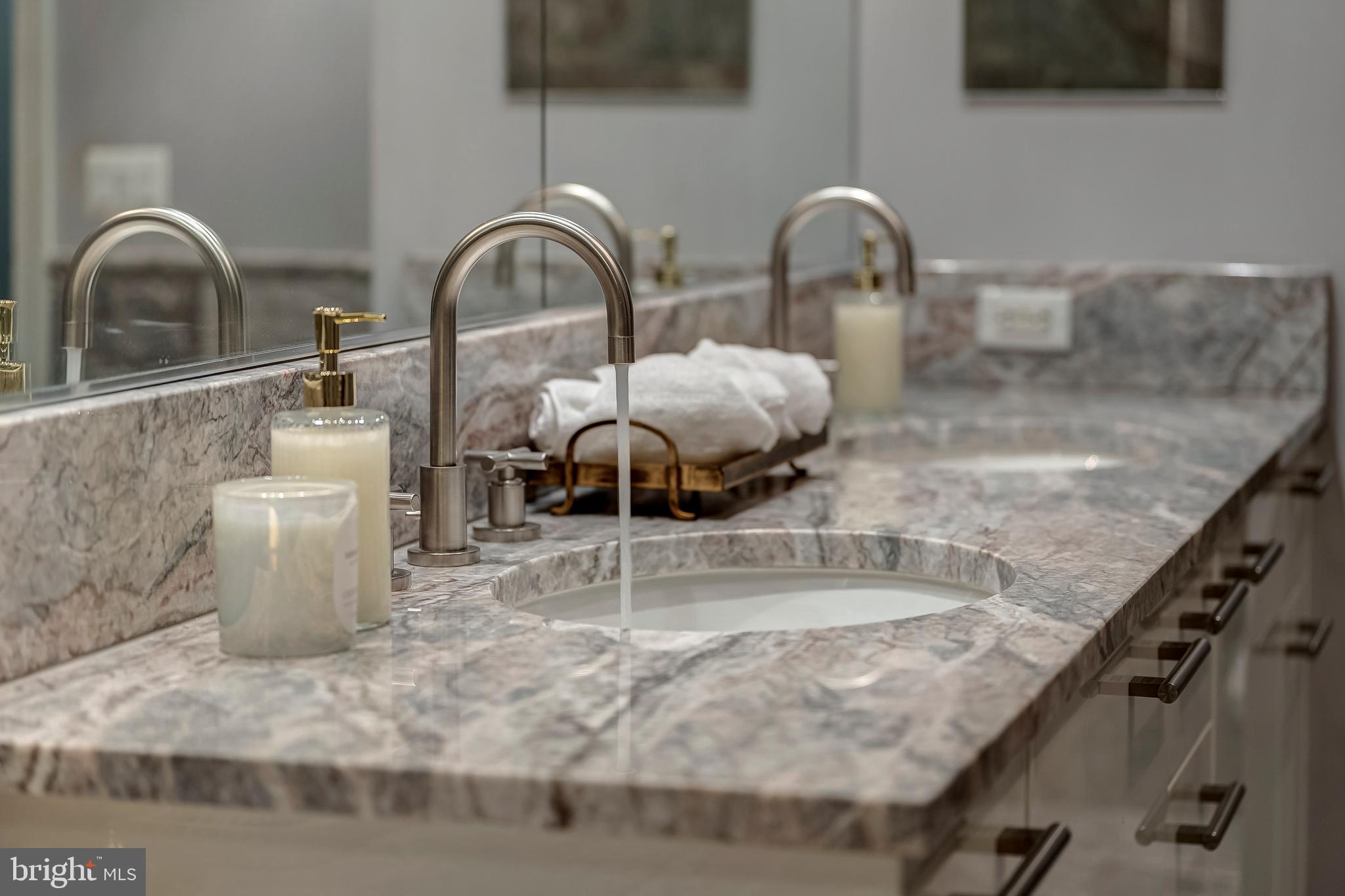 TURNBERRY TOWER - Residential