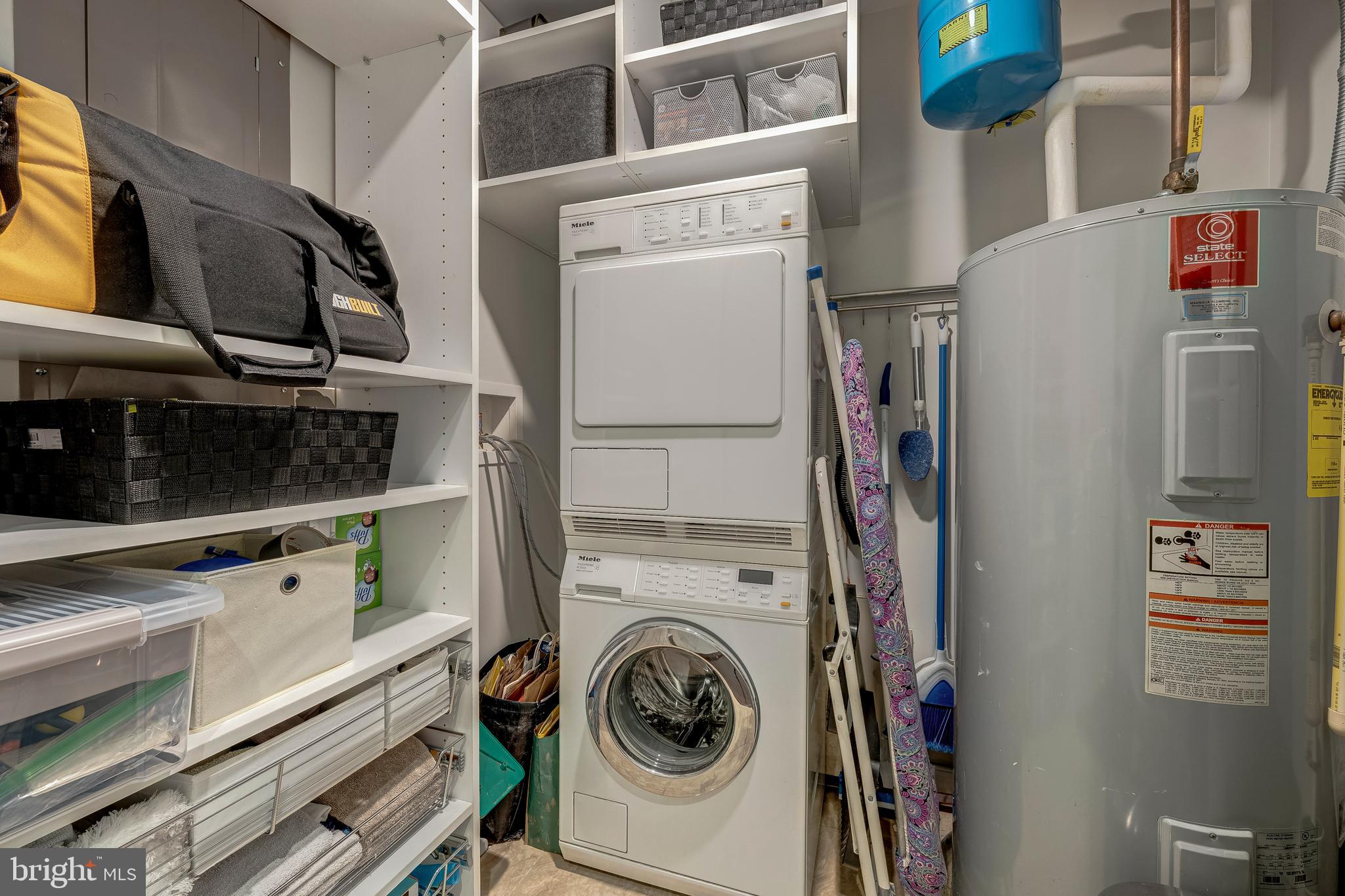 TURNBERRY TOWER - Residential