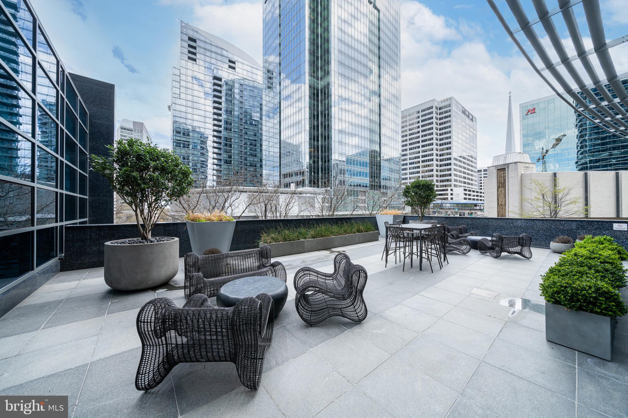 TURNBERRY TOWER - Residential