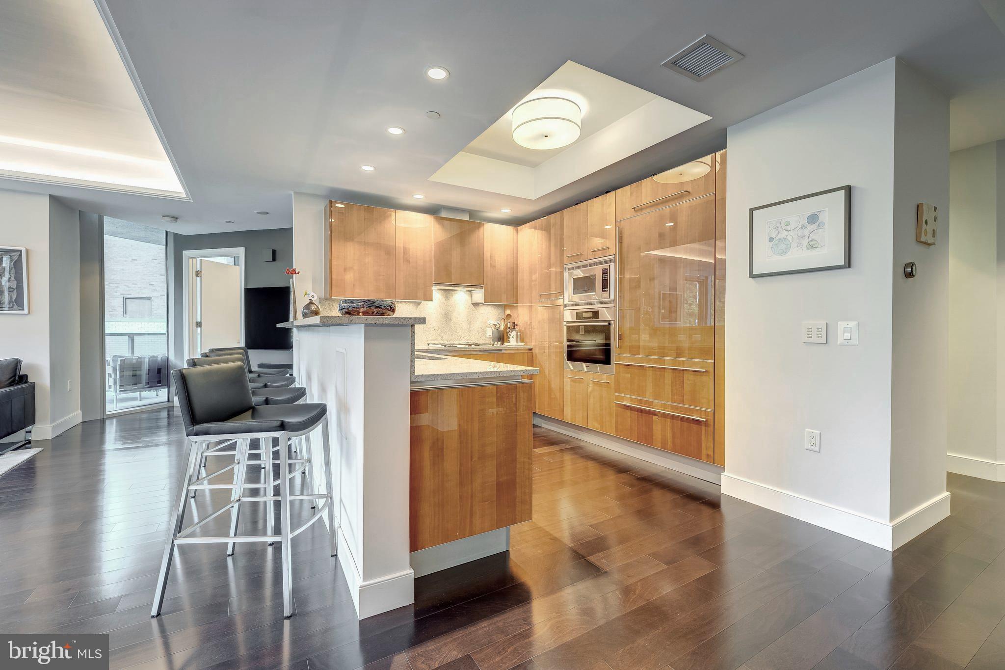 TURNBERRY TOWER - Residential