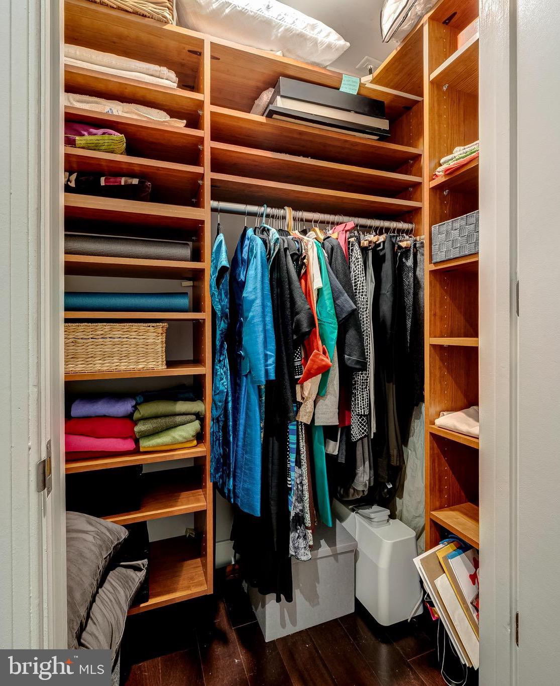 TURNBERRY TOWER - Residential