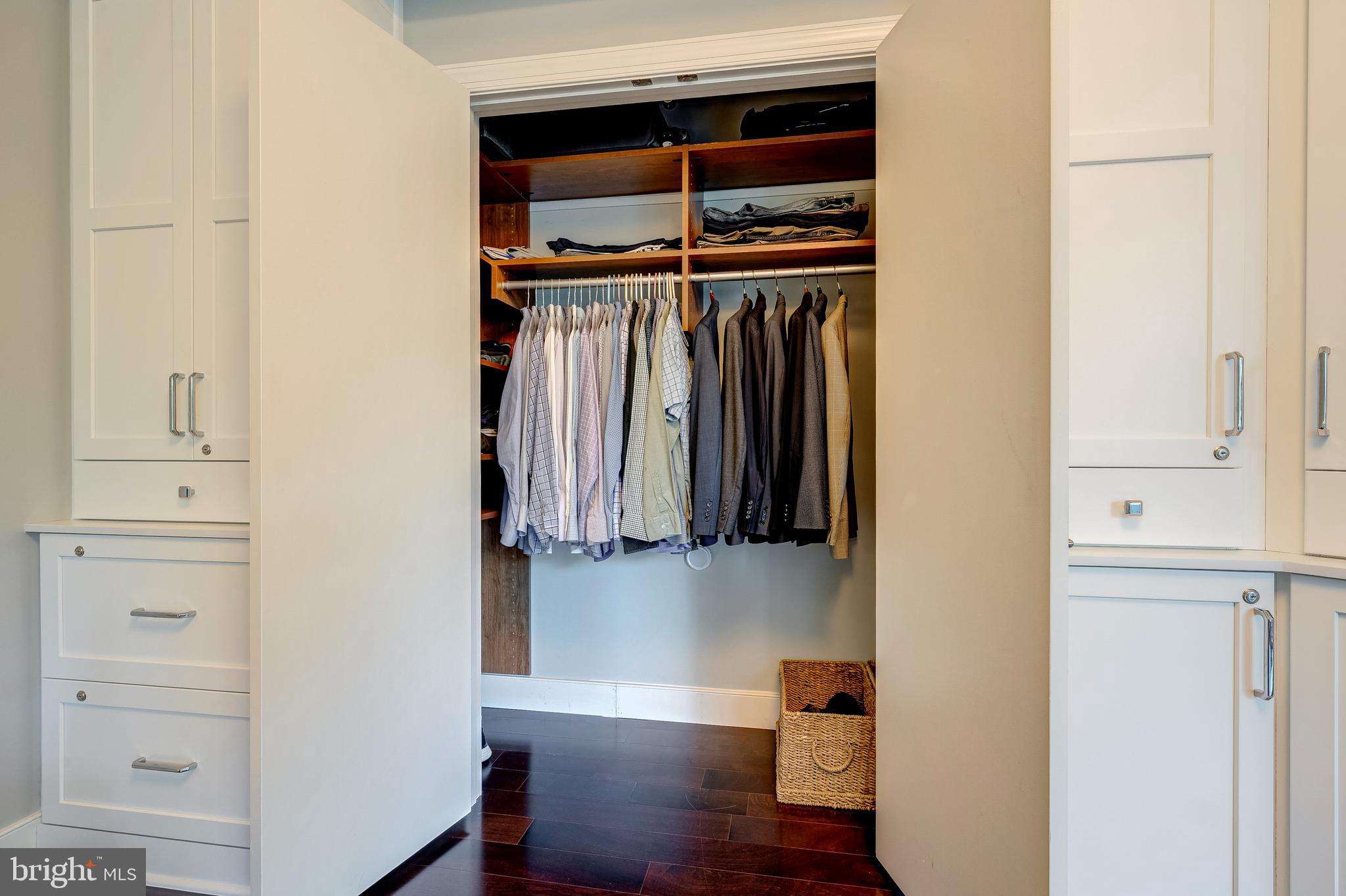 TURNBERRY TOWER - Residential