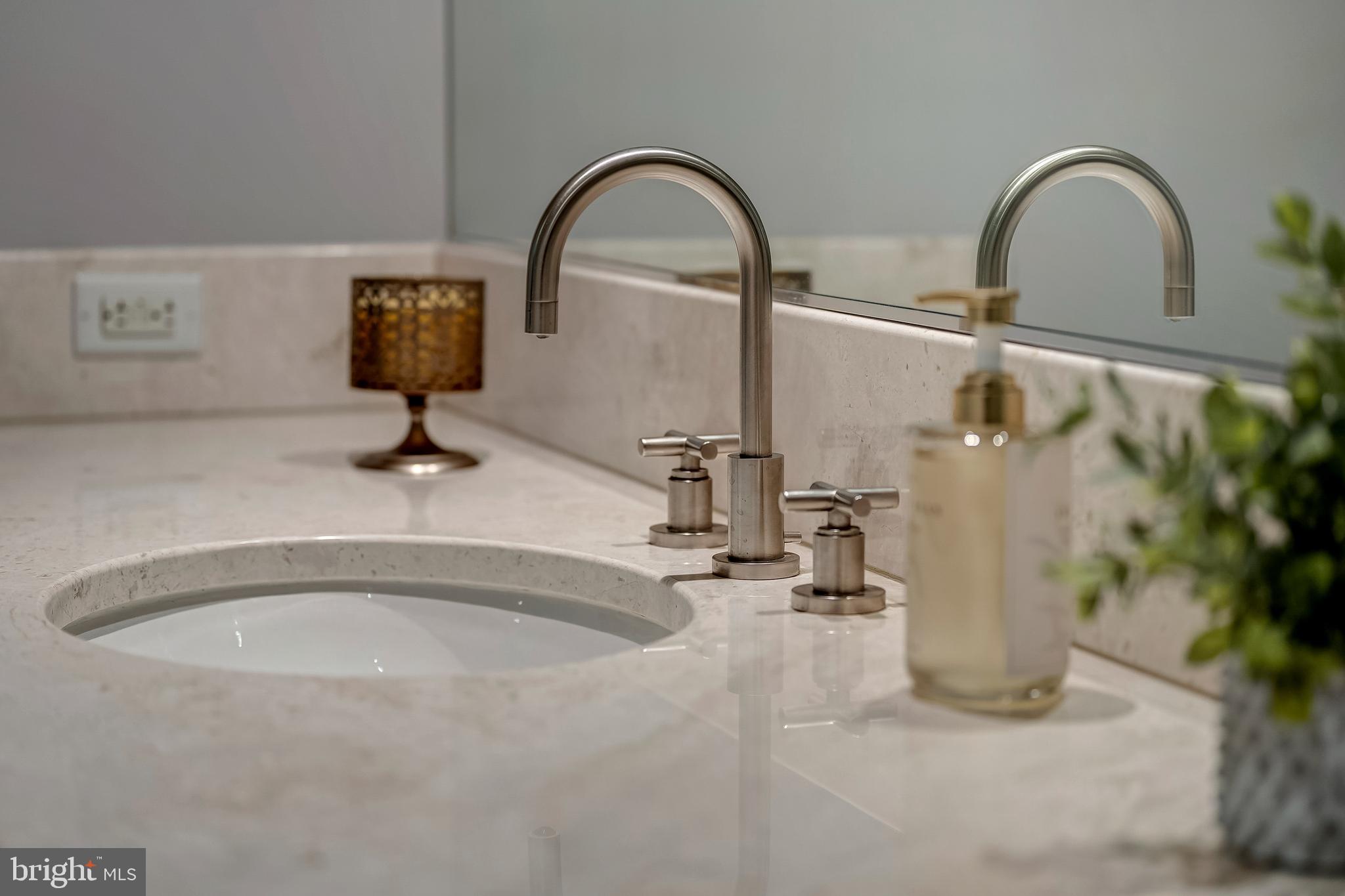 TURNBERRY TOWER - Residential