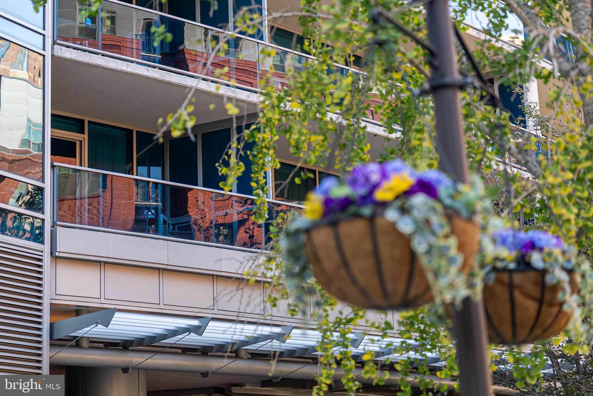 TURNBERRY TOWER - Residential