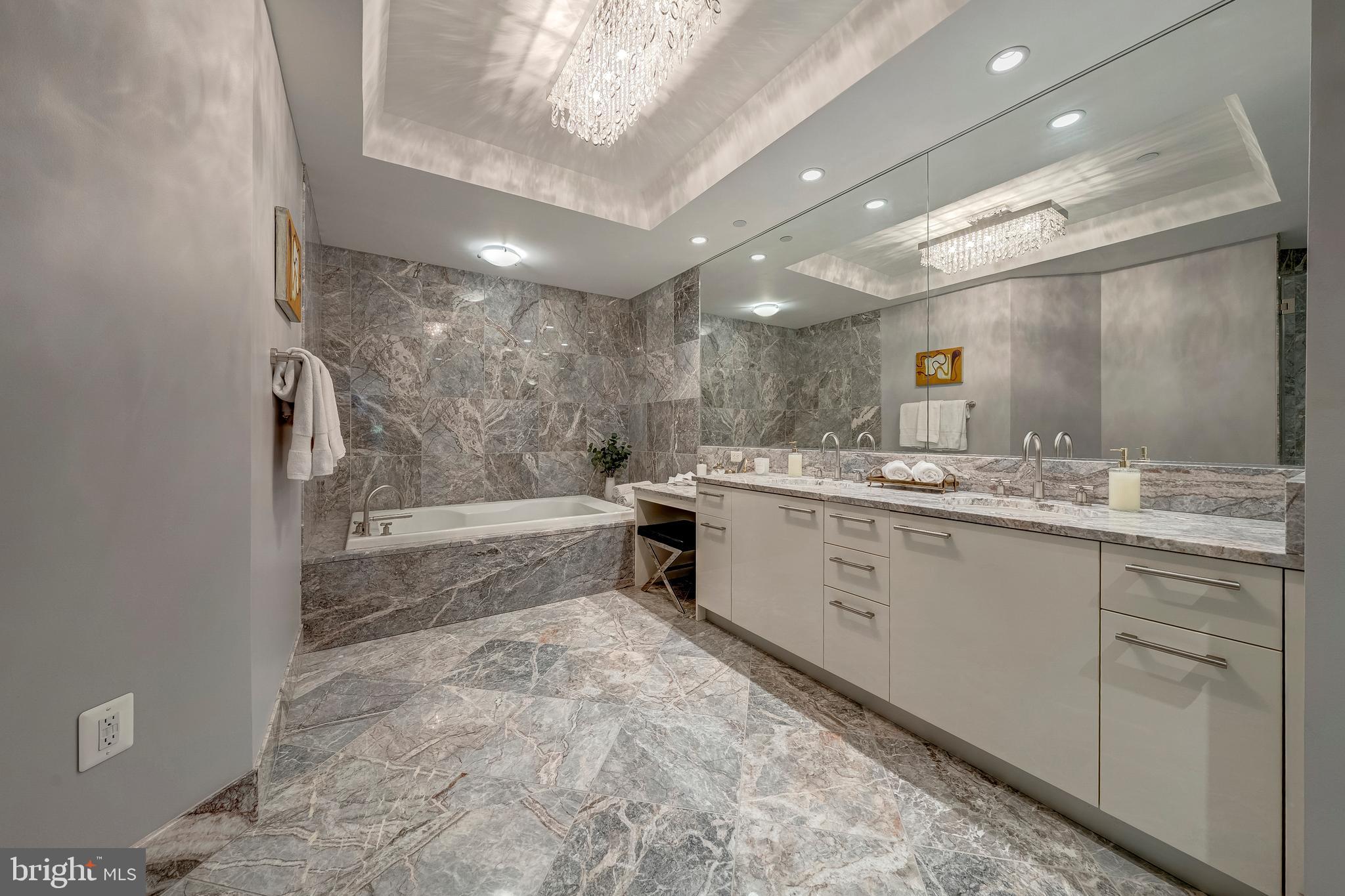 TURNBERRY TOWER - Residential