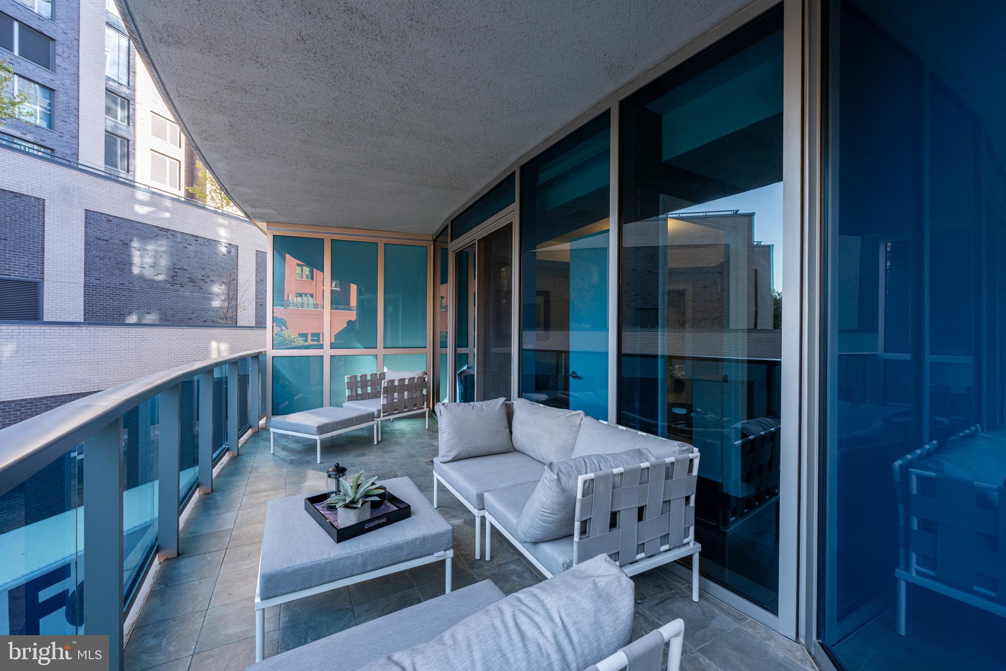 TURNBERRY TOWER - Residential