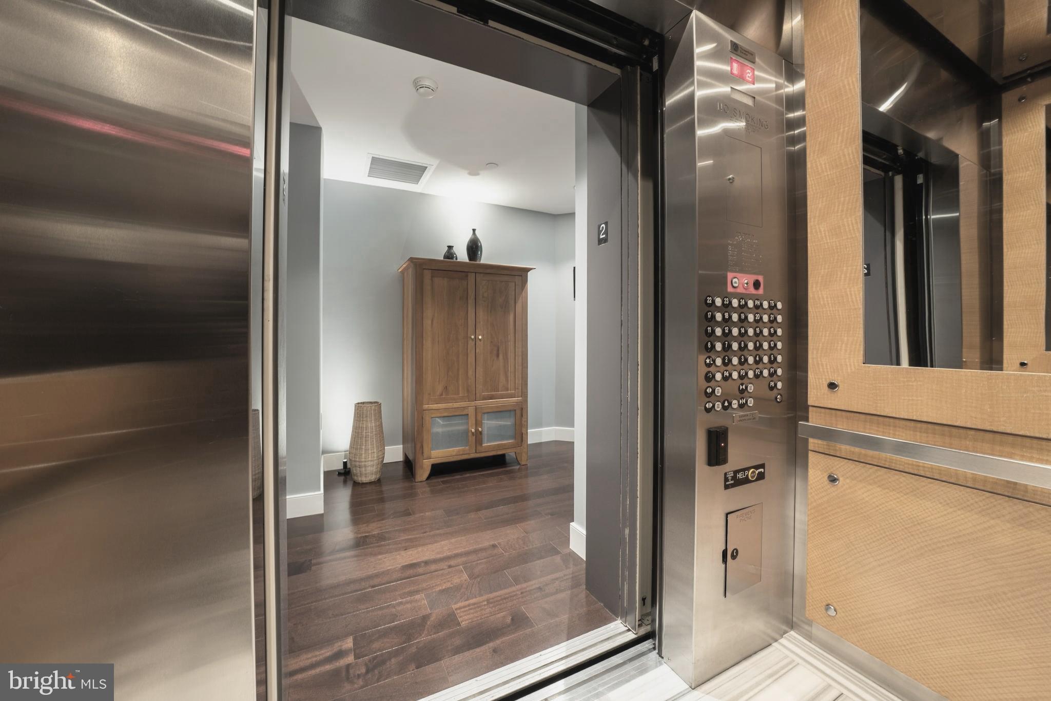 TURNBERRY TOWER - Residential