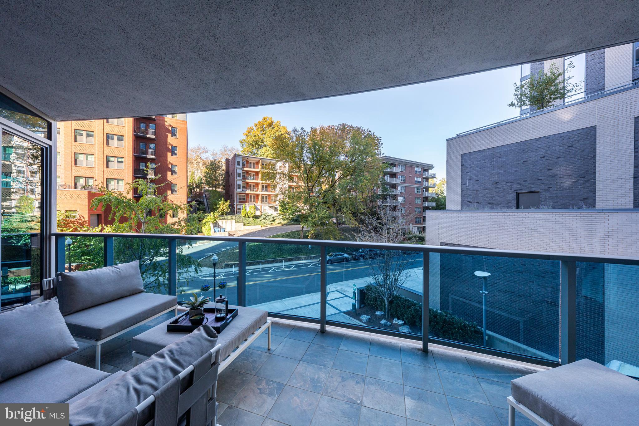 TURNBERRY TOWER - Residential