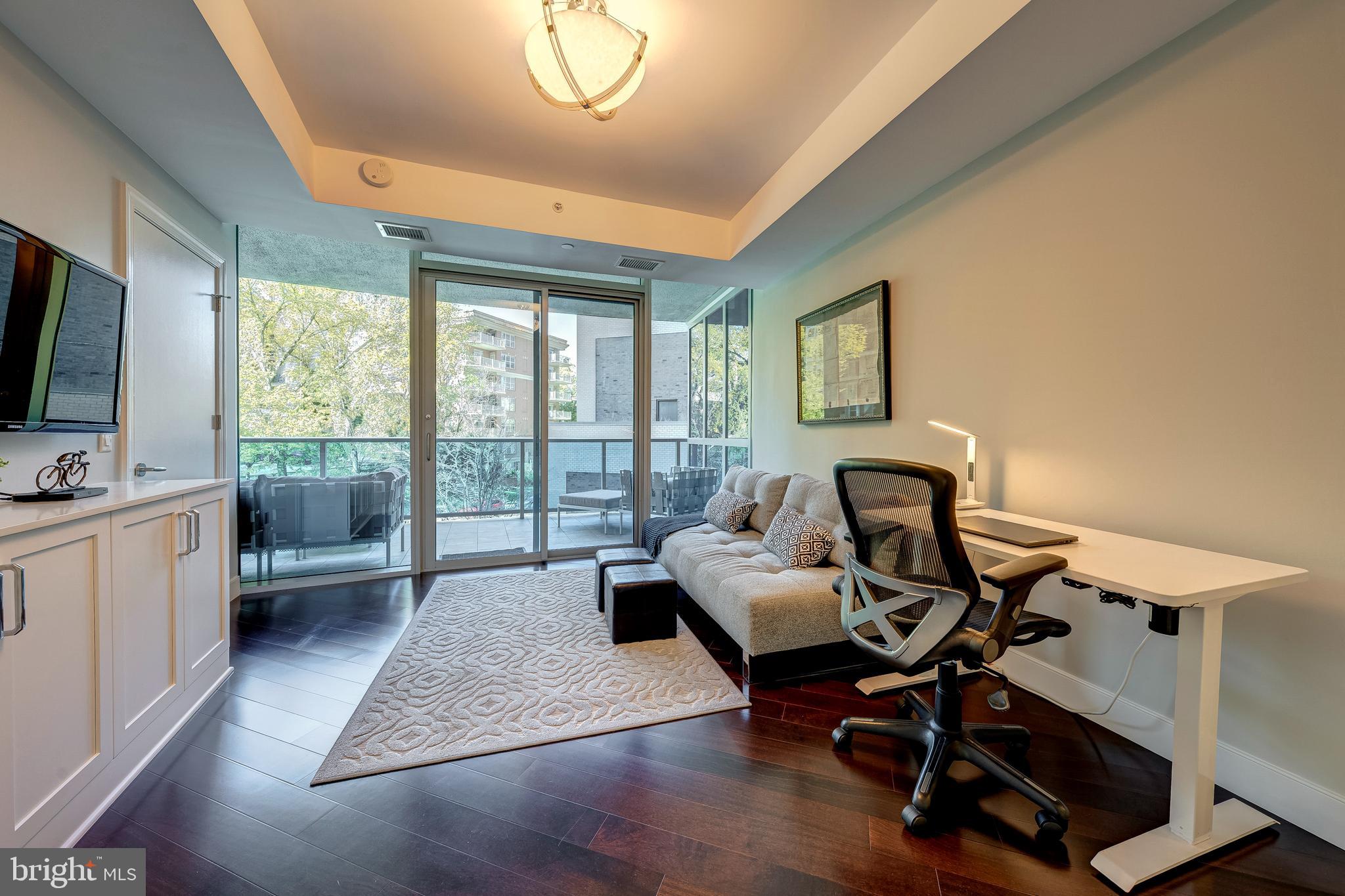 TURNBERRY TOWER - Residential