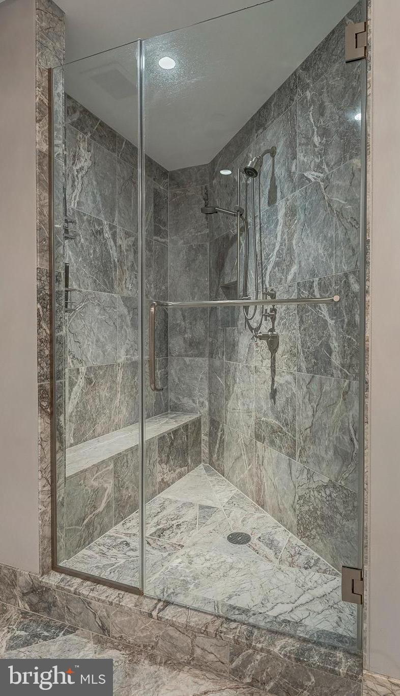 TURNBERRY TOWER - Residential