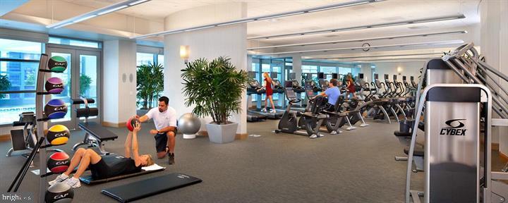 TURNBERRY TOWER - Residential